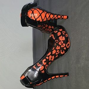 Sexy Leopard Heels Iron Fist pumps